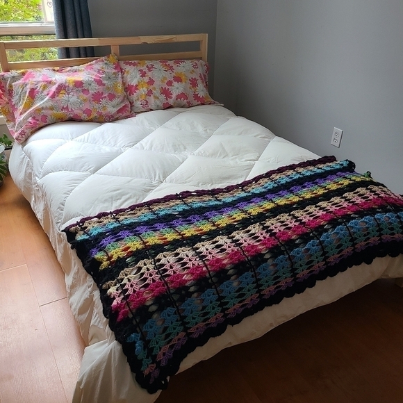 Vintage Handmade Crochet Afghan - Picture 7 of 12